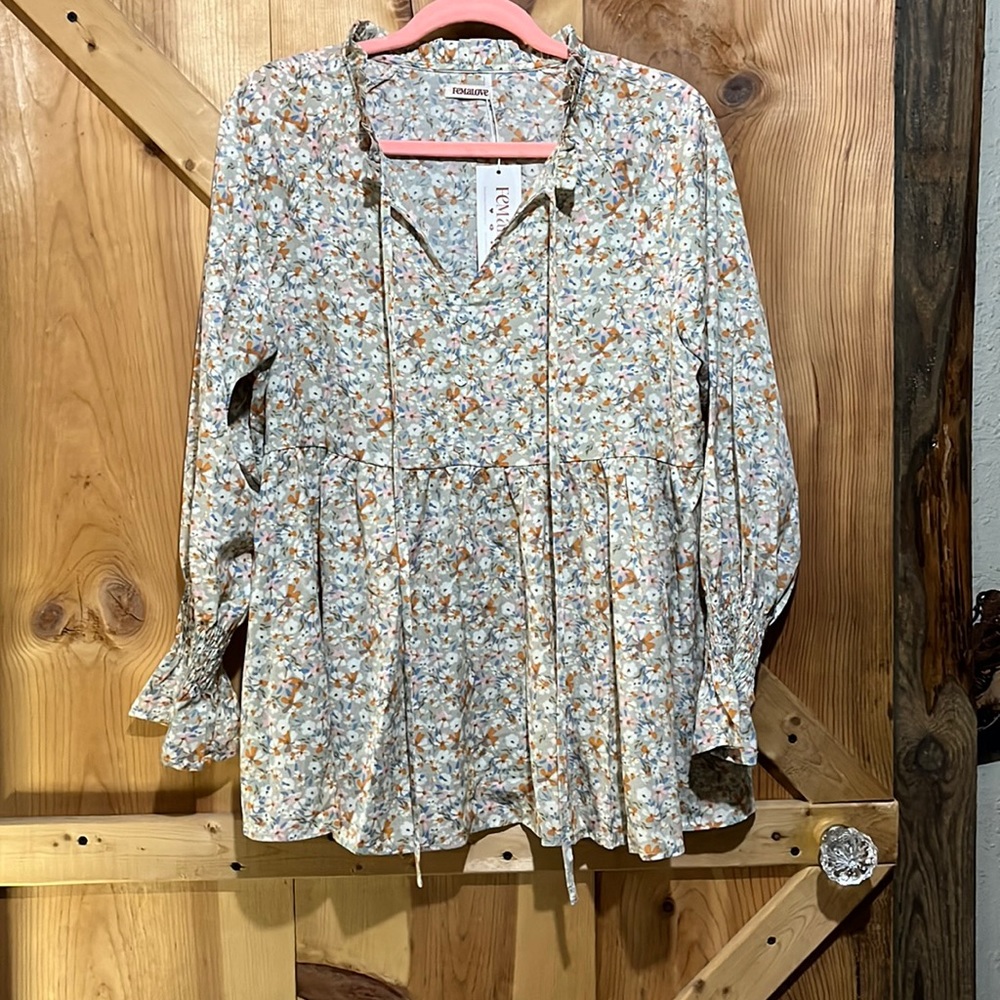 NWT Femalove Boho floral long sleeve size medium blouse has smocking at cuffs